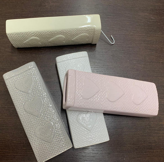 Umidificatori in Ceramica per Termosifone - Evaporatori d'Aria per Radiatore con Gancio, Texture Cuori a Rilievo 7x17x10,5 CM-Set 4