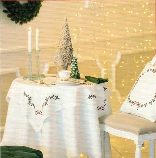 Centrotavola Ricamato Natalizio con giro di punto a giorno Christmas Edition